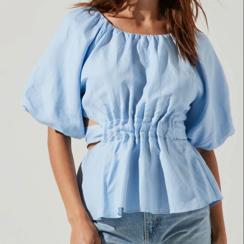 🆕 ASTR The Label Vendetti Cutout Puff Sleeve Top in Blue